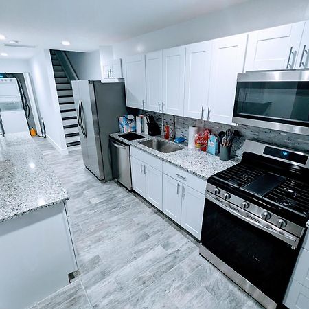 Luxurious 3 Bedroom Apt With A Beautiful Balcony 워싱턴 객실 사진