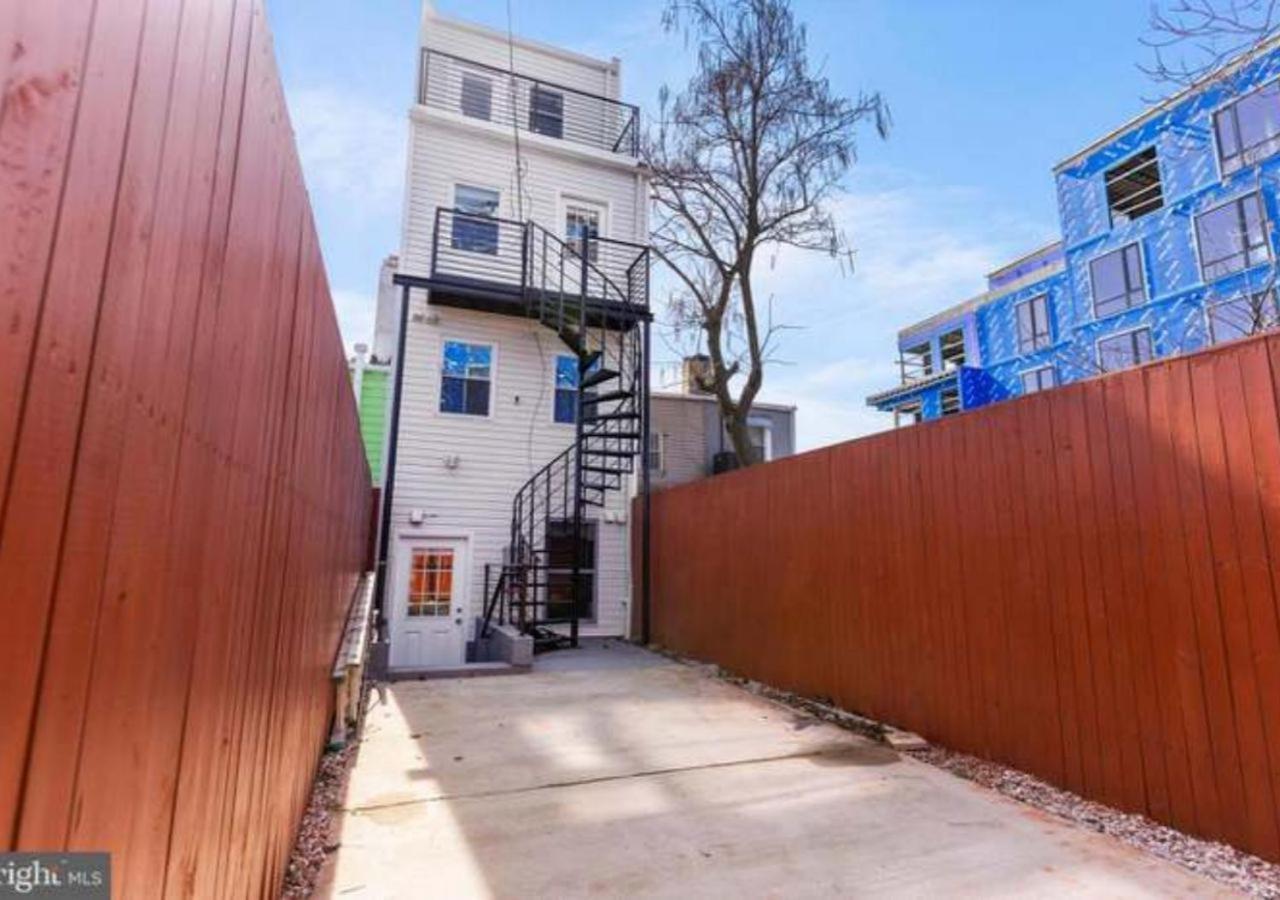 Luxurious 3 Bedroom Apt With A Beautiful Balcony 워싱턴 외부 사진
