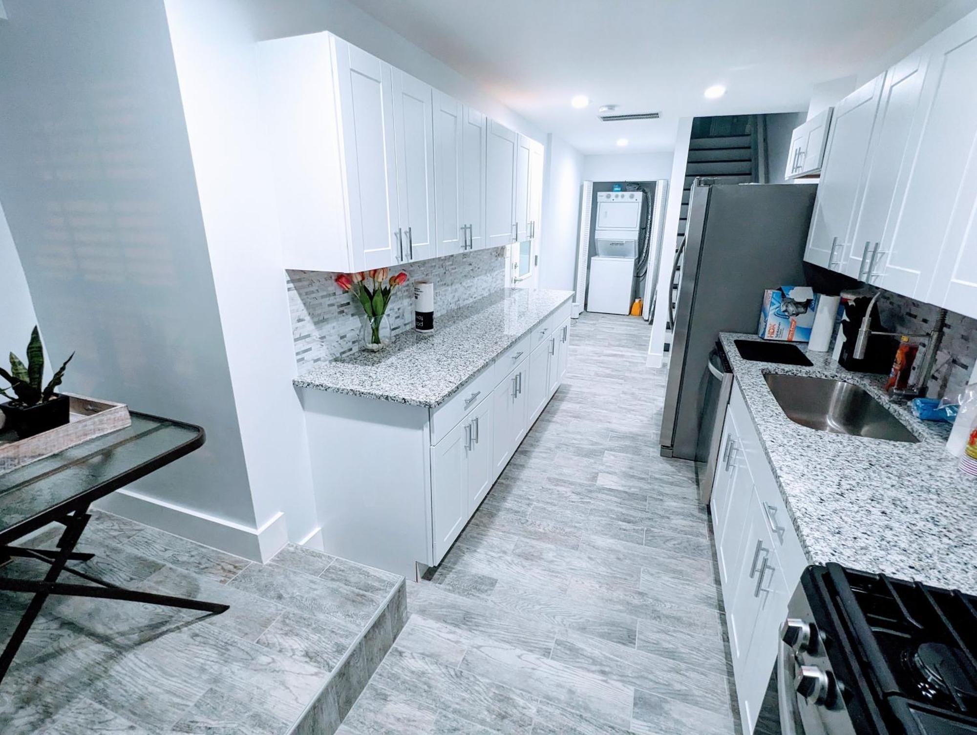 Luxurious 3 Bedroom Apt With A Beautiful Balcony 워싱턴 객실 사진