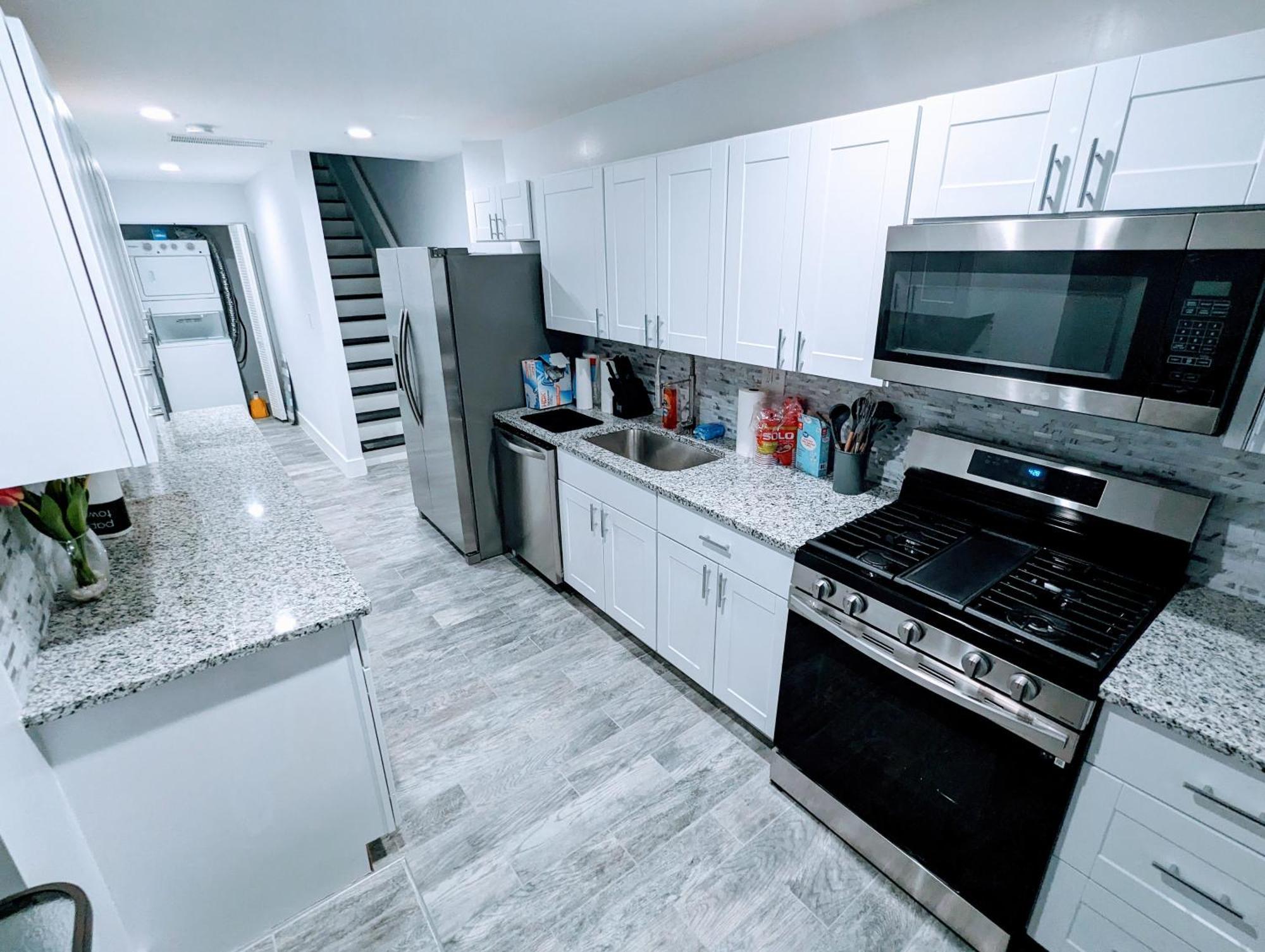 Luxurious 3 Bedroom Apt With A Beautiful Balcony 워싱턴 객실 사진