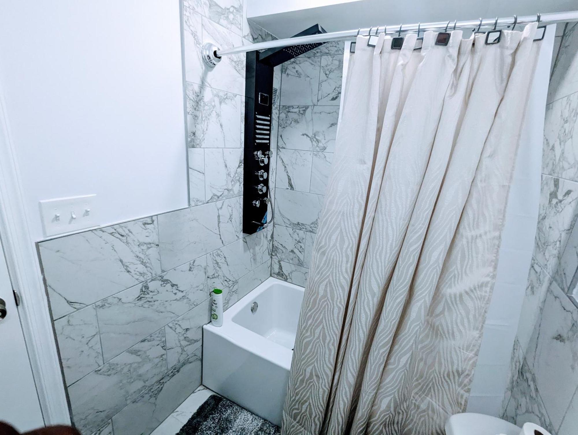 Luxurious 3 Bedroom Apt With A Beautiful Balcony 워싱턴 객실 사진