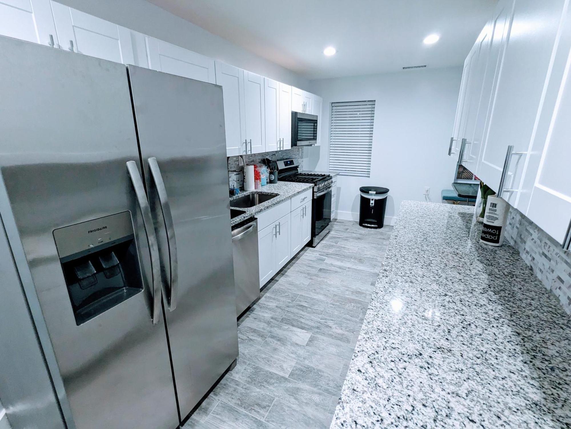 Luxurious 3 Bedroom Apt With A Beautiful Balcony 워싱턴 객실 사진