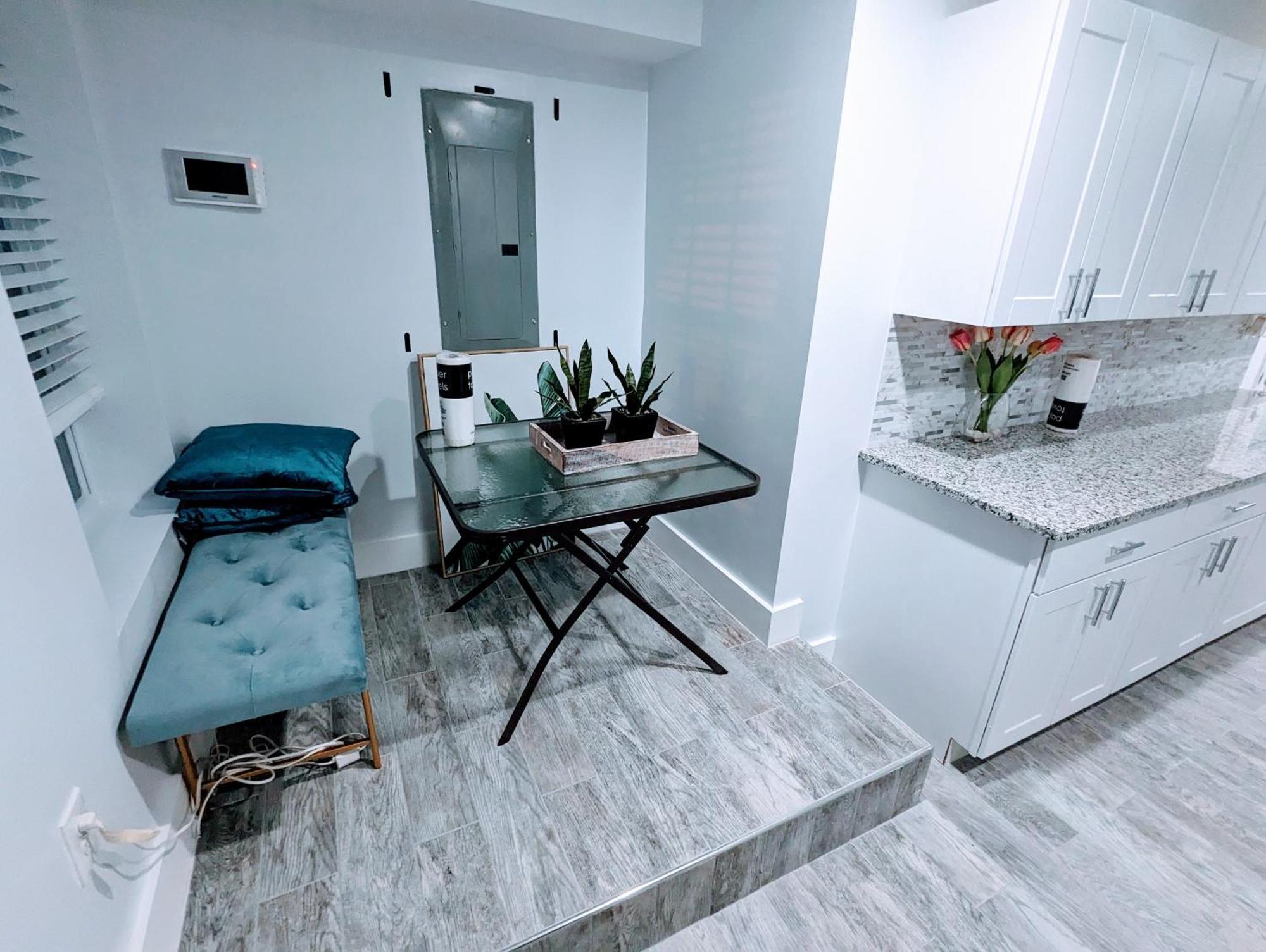 Luxurious 3 Bedroom Apt With A Beautiful Balcony 워싱턴 객실 사진