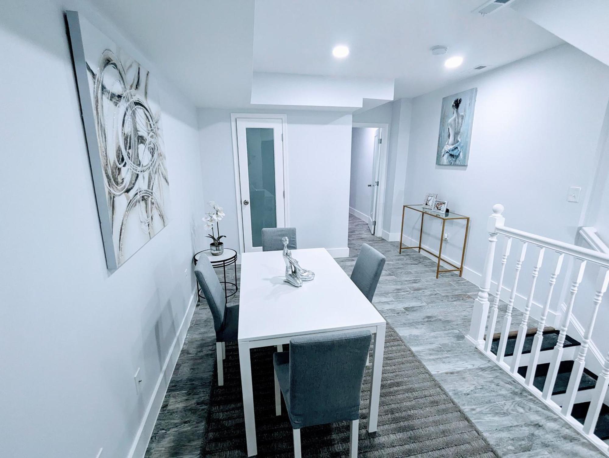 Luxurious 3 Bedroom Apt With A Beautiful Balcony 워싱턴 객실 사진