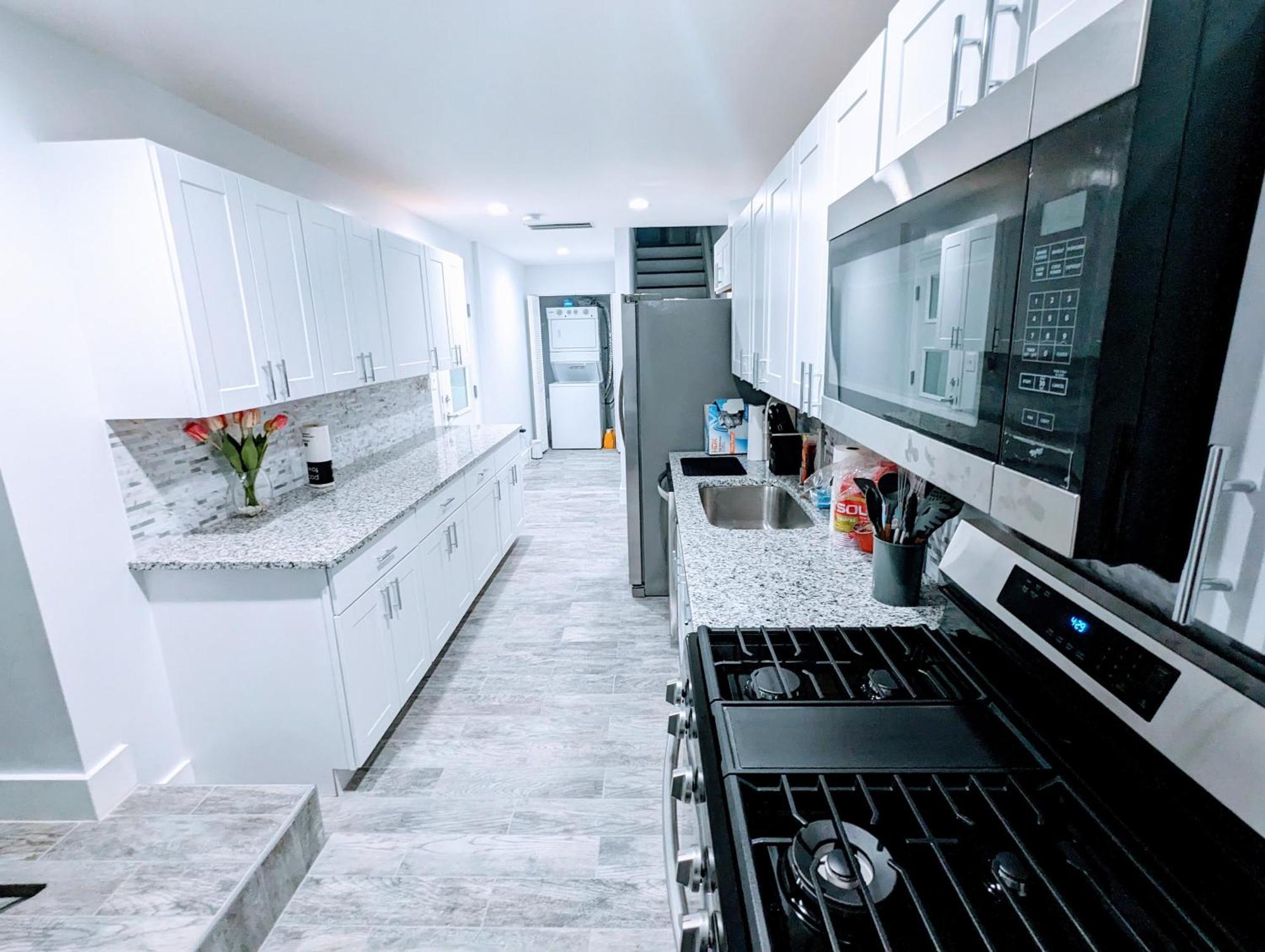 Luxurious 3 Bedroom Apt With A Beautiful Balcony 워싱턴 객실 사진