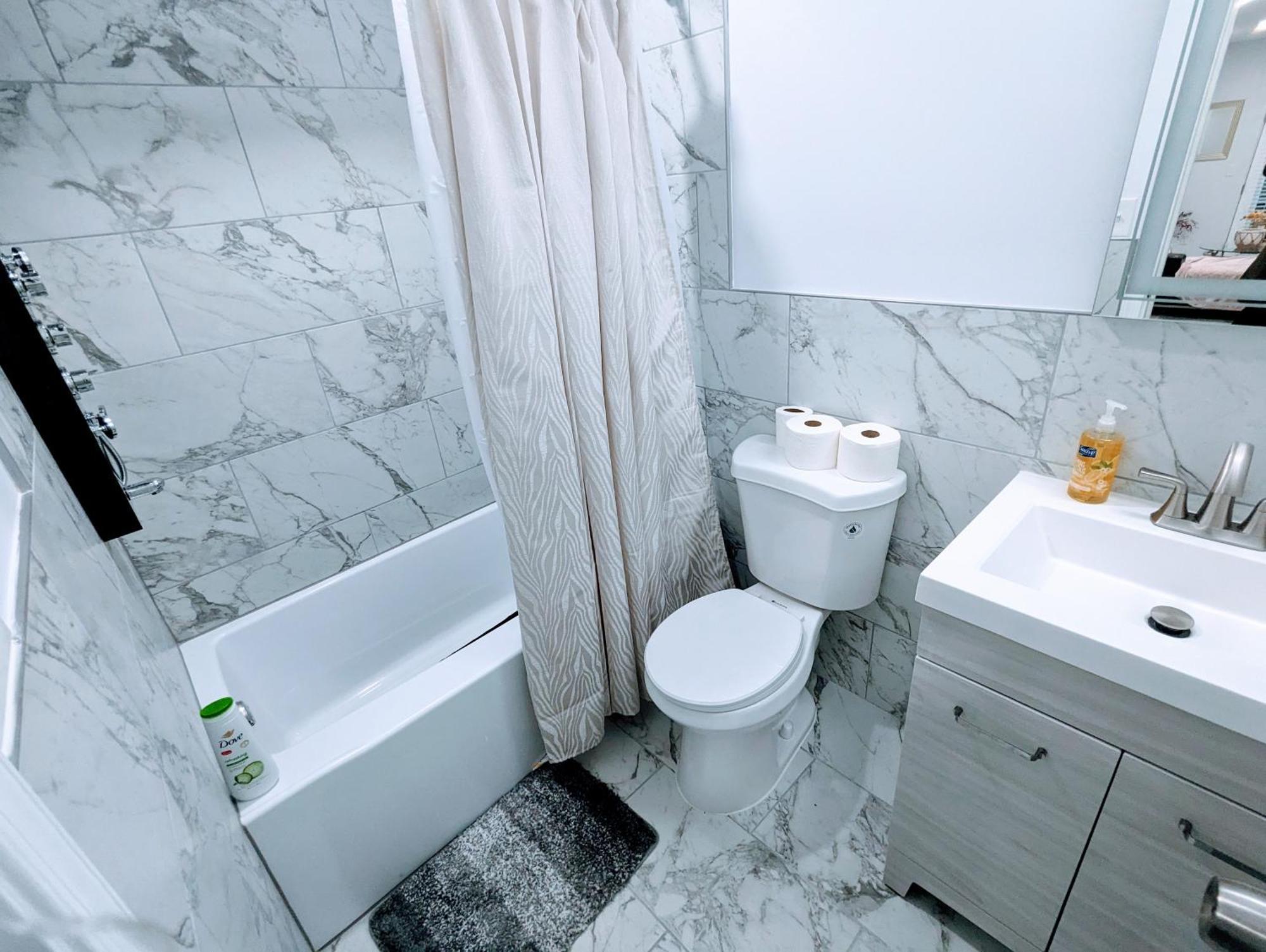 Luxurious 3 Bedroom Apt With A Beautiful Balcony 워싱턴 객실 사진