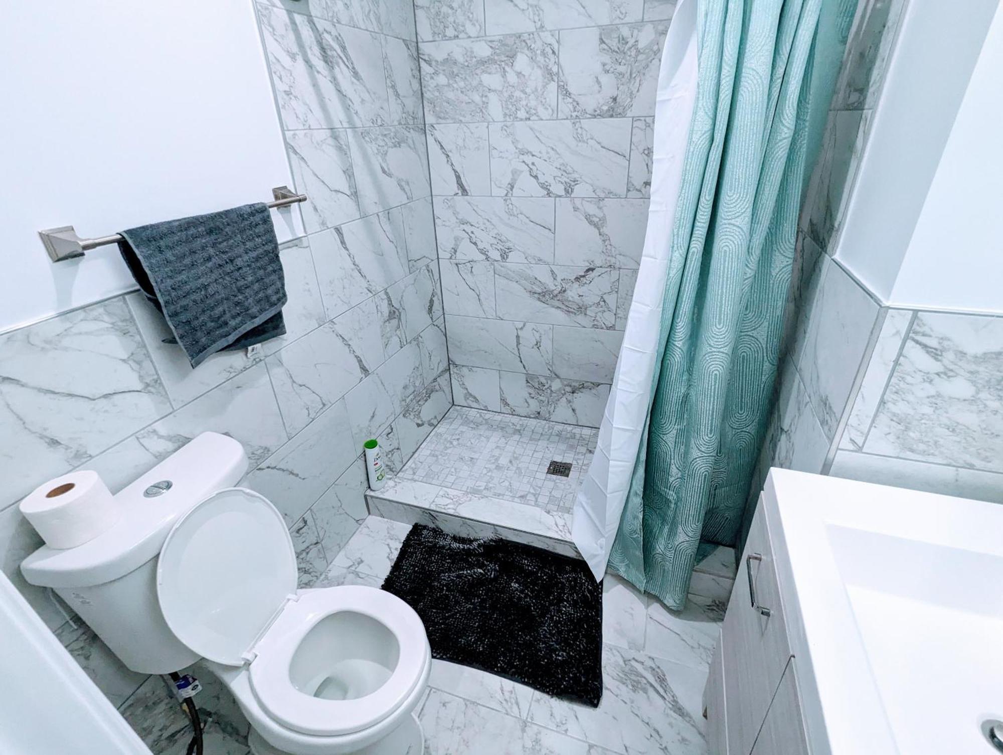 Luxurious 3 Bedroom Apt With A Beautiful Balcony 워싱턴 객실 사진
